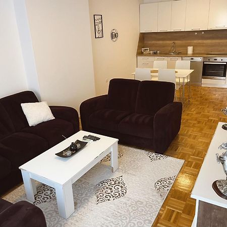 Apartment Troi プリシュティナ エクステリア 写真