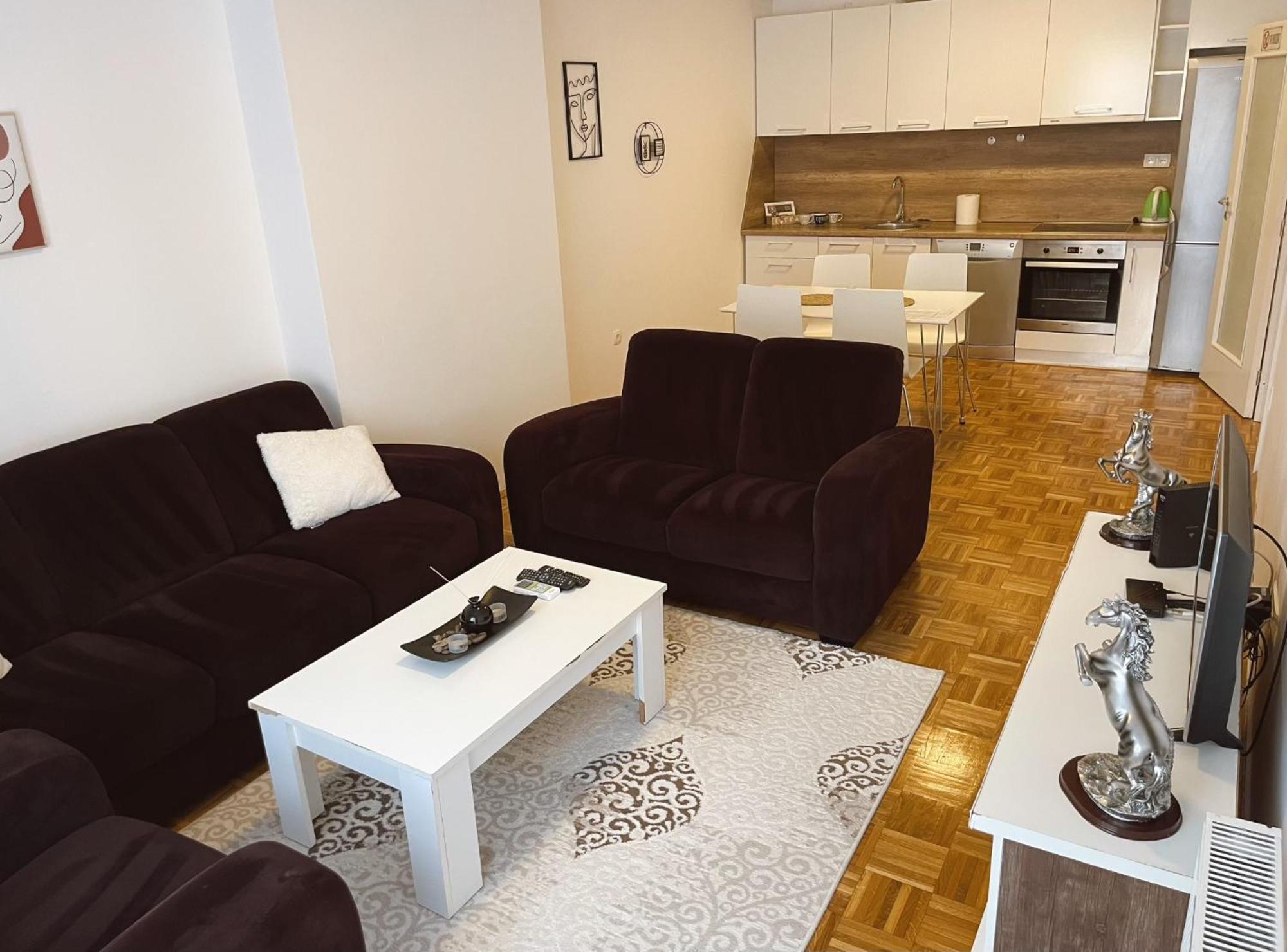 Apartment Troi プリシュティナ エクステリア 写真